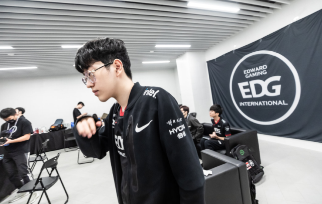 暴露了中国 暴露了中国