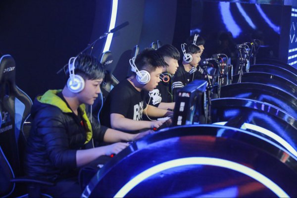 练与赞助商 练与赞助商