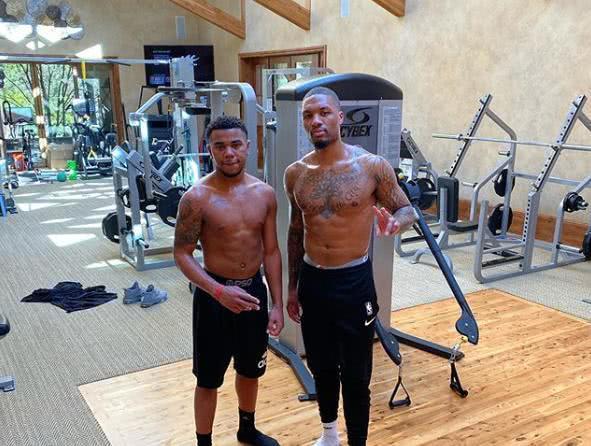 也自然嵌入 也自然嵌入